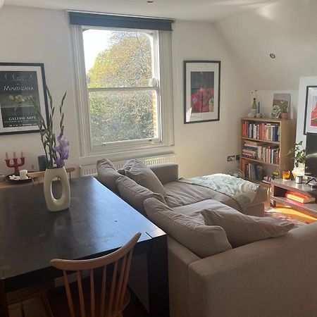 2 Bedroom Top Floor Flat, West Dulwich Free Street Parking Londra Dış mekan fotoğraf