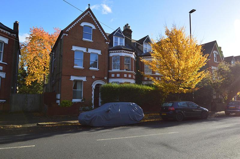 2 Bedroom Top Floor Flat, West Dulwich Free Street Parking Londra Dış mekan fotoğraf