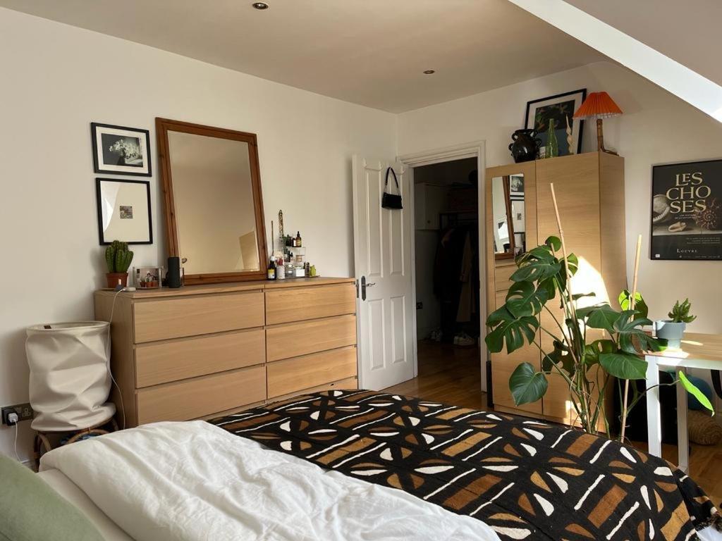 2 Bedroom Top Floor Flat, West Dulwich Free Street Parking Londra Dış mekan fotoğraf